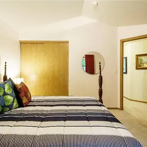 Kozy Condo-near Pdx-ezfwyaccess-fast Wi-fi Vancouver